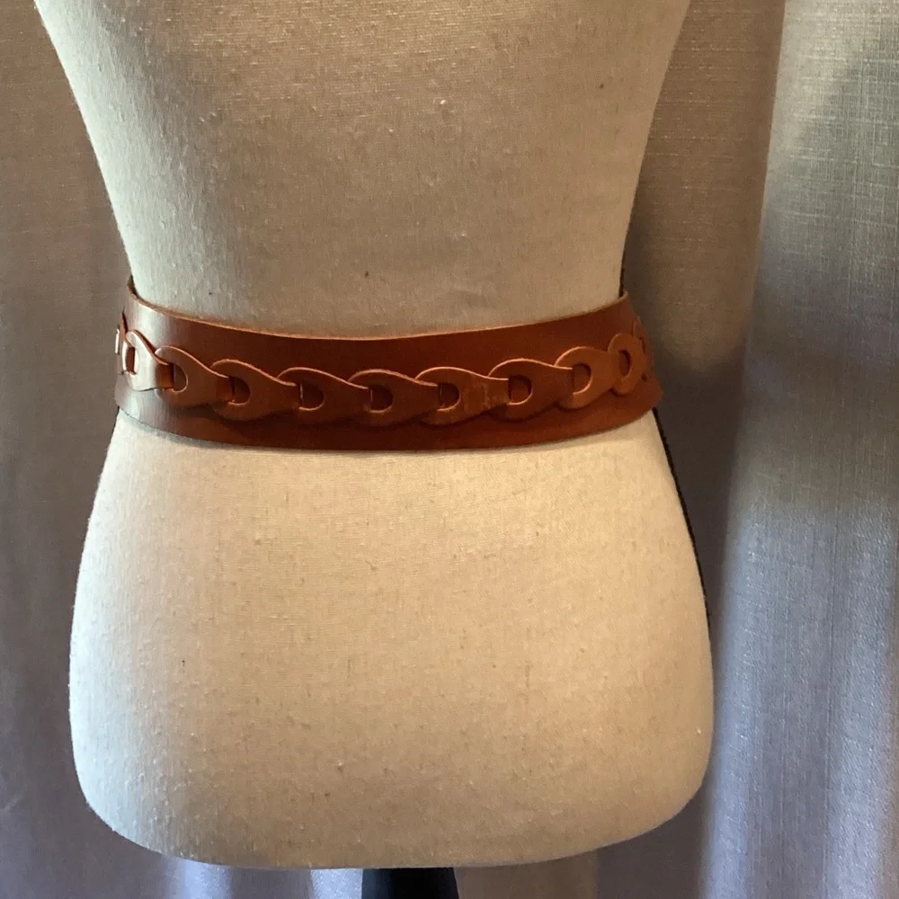Womens detailed 2 inch wide brown leather belt. - Picture 1 of 4